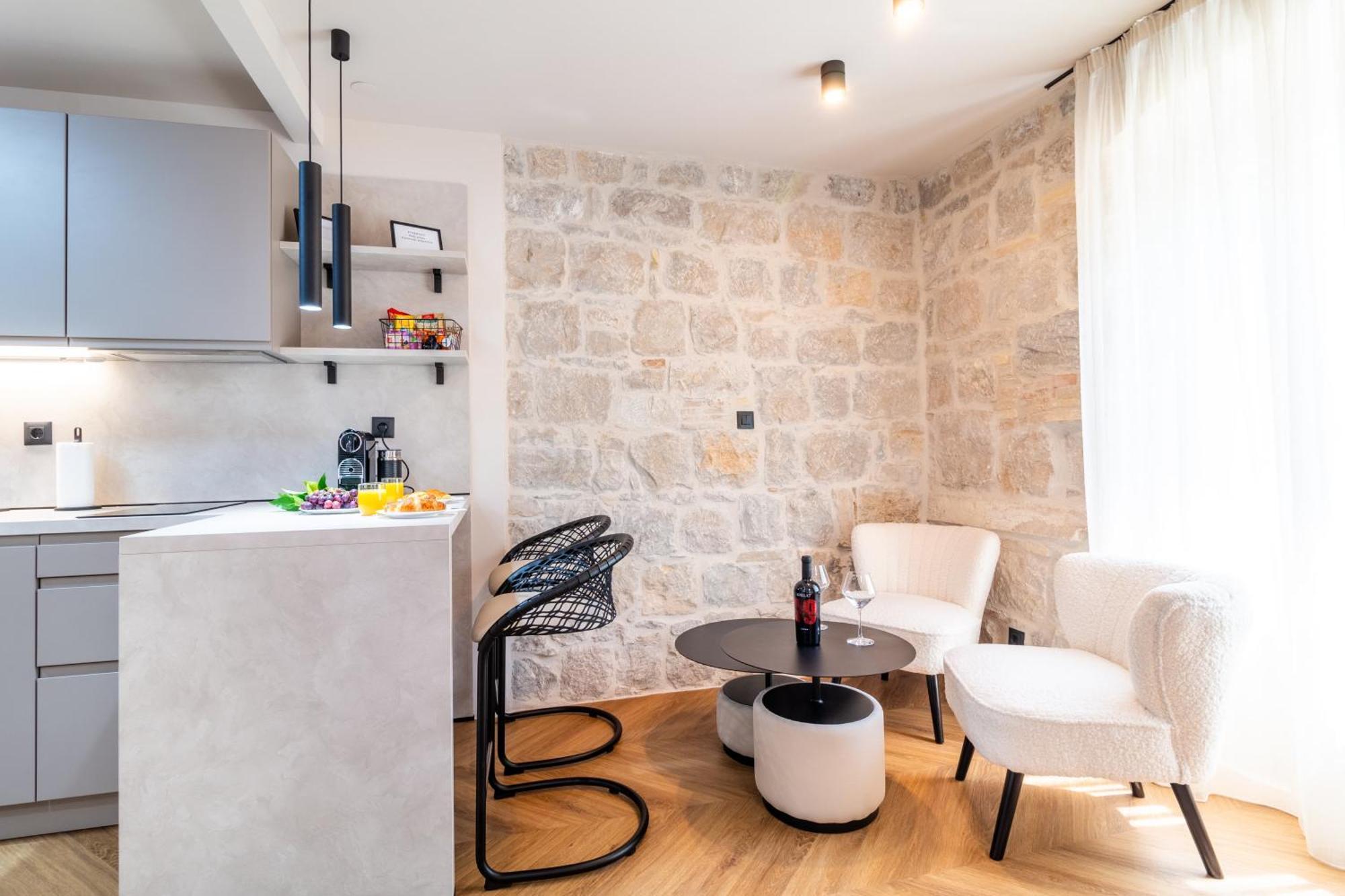 Apartment Centre In Stone House Split Bagian luar foto