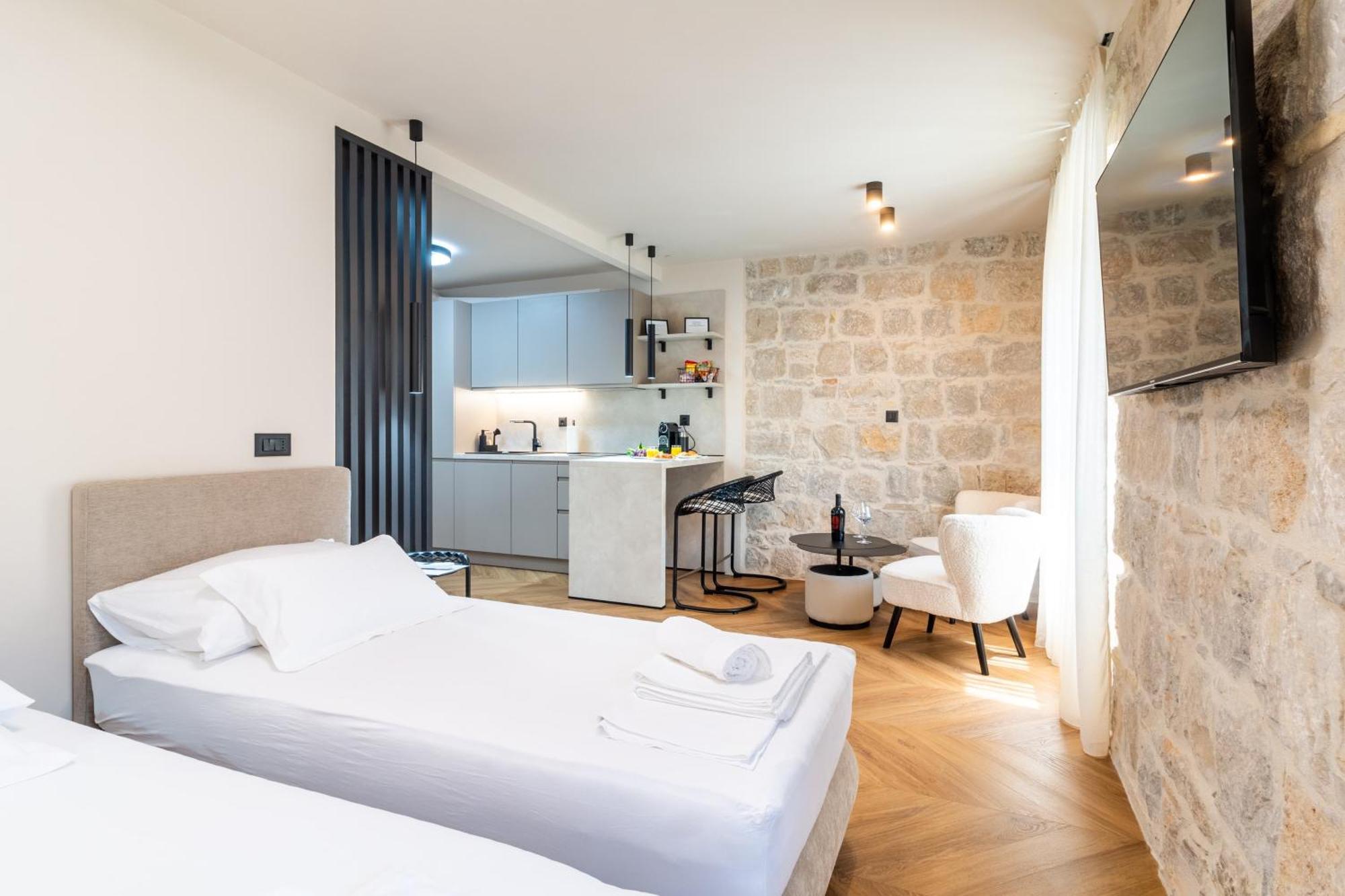 Apartment Centre In Stone House Split Bagian luar foto