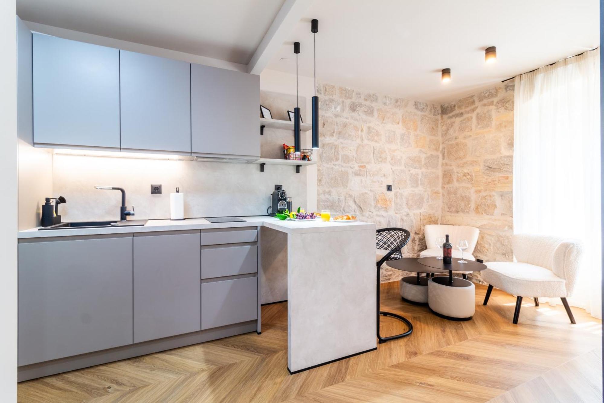 Apartment Centre In Stone House Split Bagian luar foto