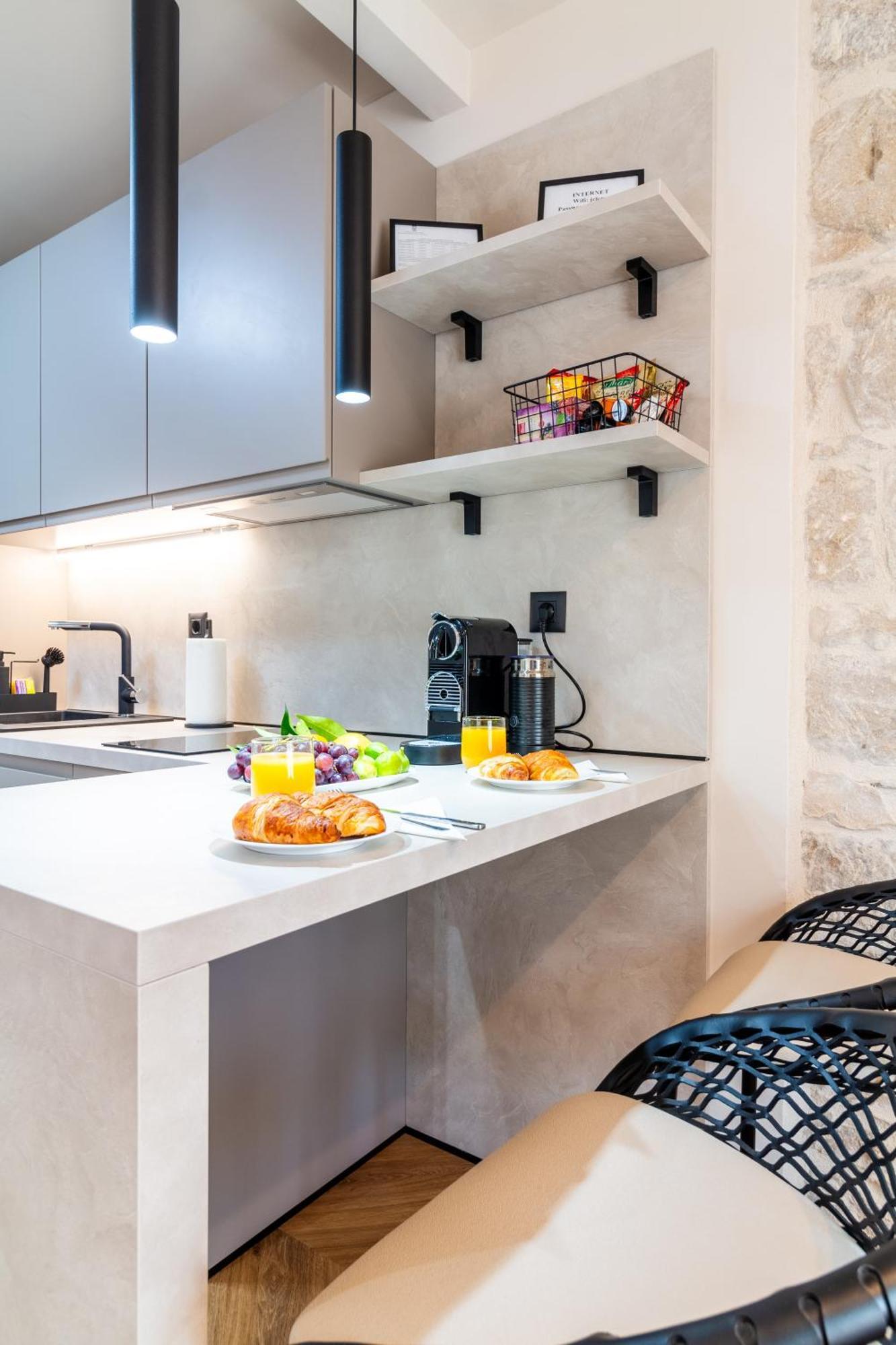 Apartment Centre In Stone House Split Bagian luar foto