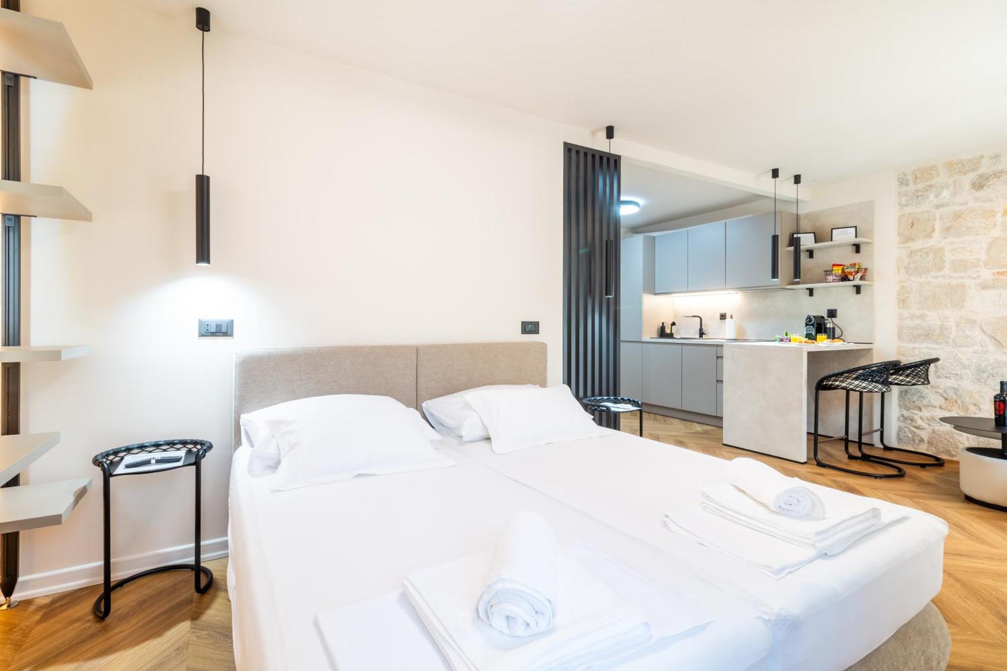 Apartment Centre In Stone House Split Bagian luar foto