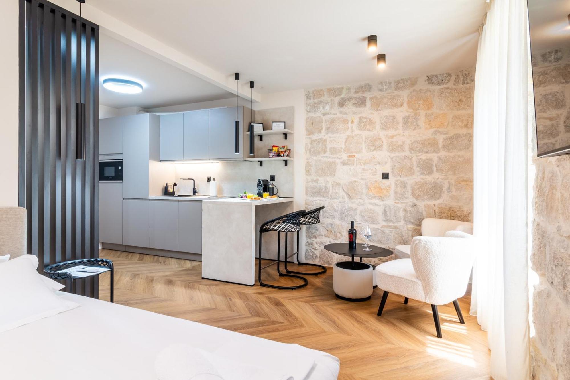 Apartment Centre In Stone House Split Bagian luar foto