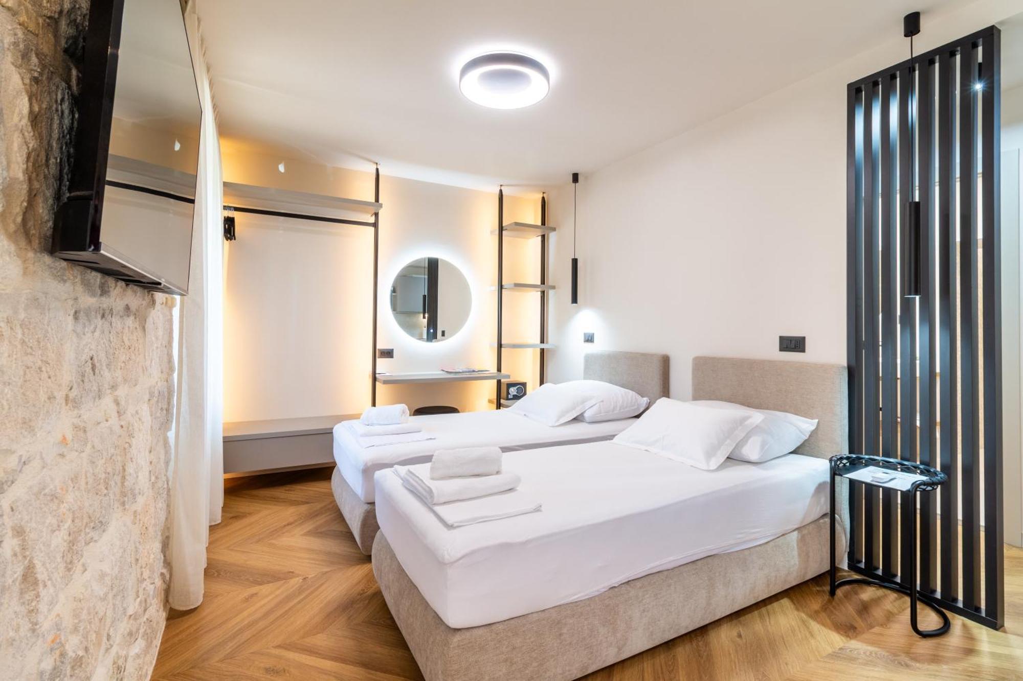 Apartment Centre In Stone House Split Bagian luar foto