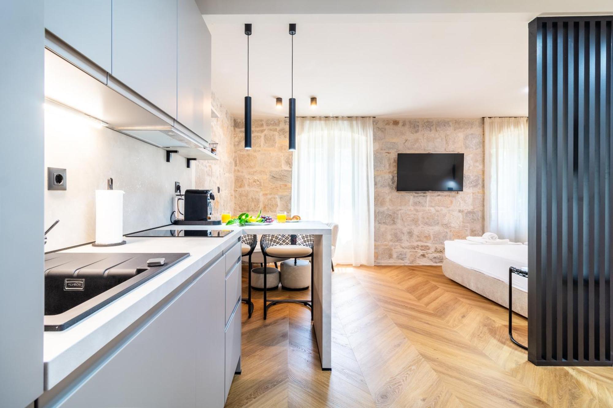 Apartment Centre In Stone House Split Bagian luar foto
