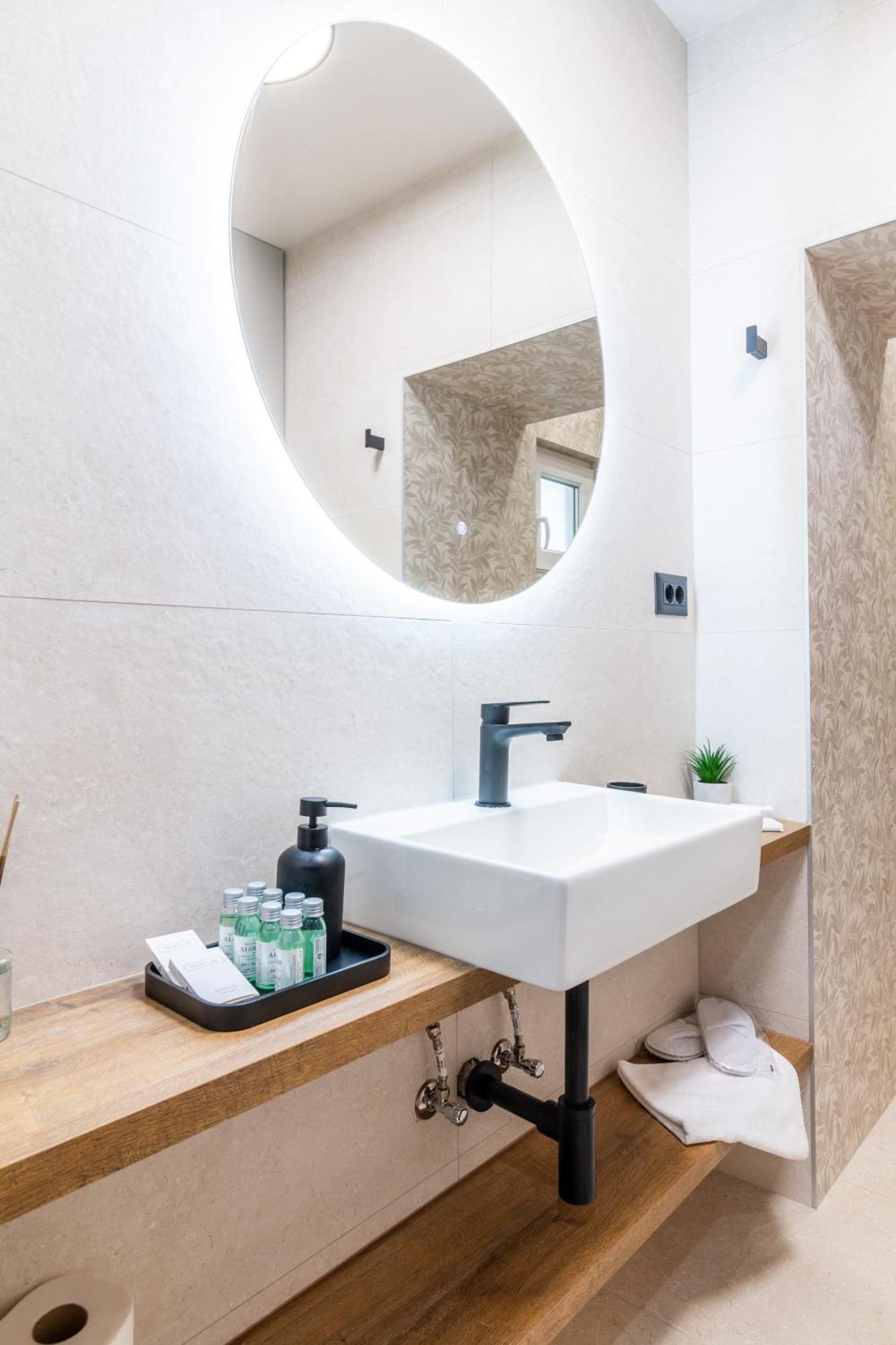 Apartment Centre In Stone House Split Bagian luar foto
