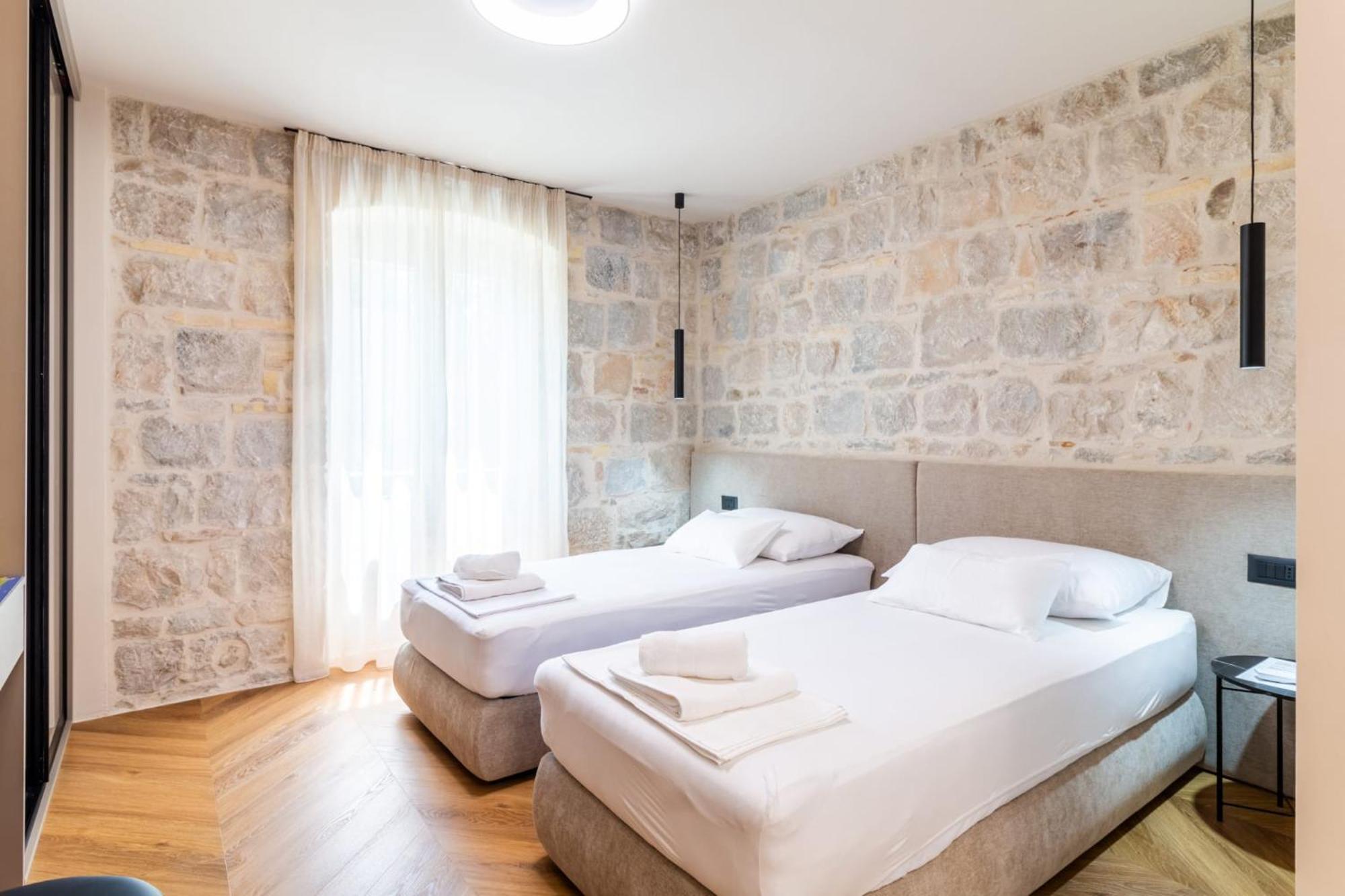 Apartment Centre In Stone House Split Bagian luar foto