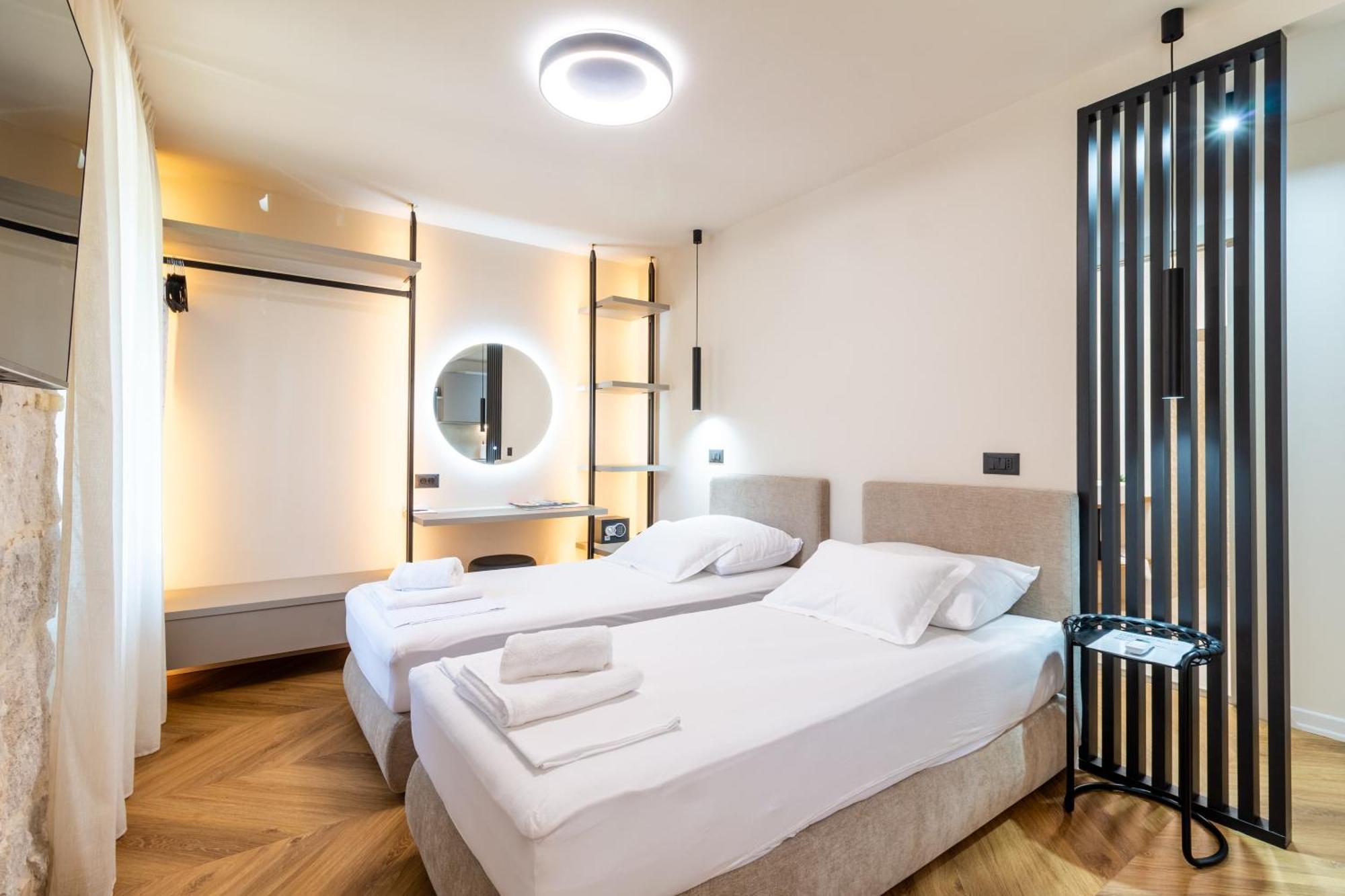 Apartment Centre In Stone House Split Bagian luar foto