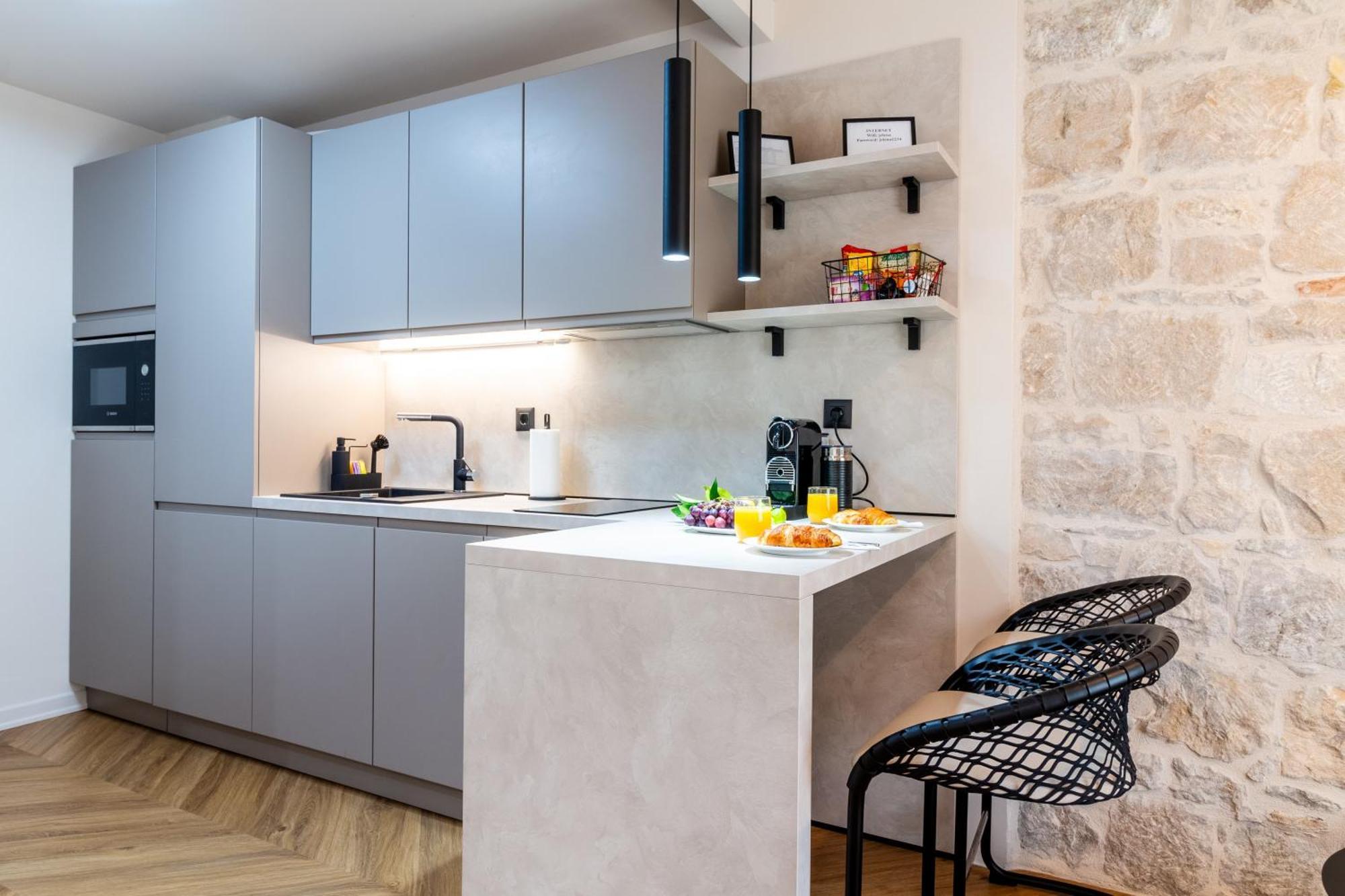 Apartment Centre In Stone House Split Bagian luar foto