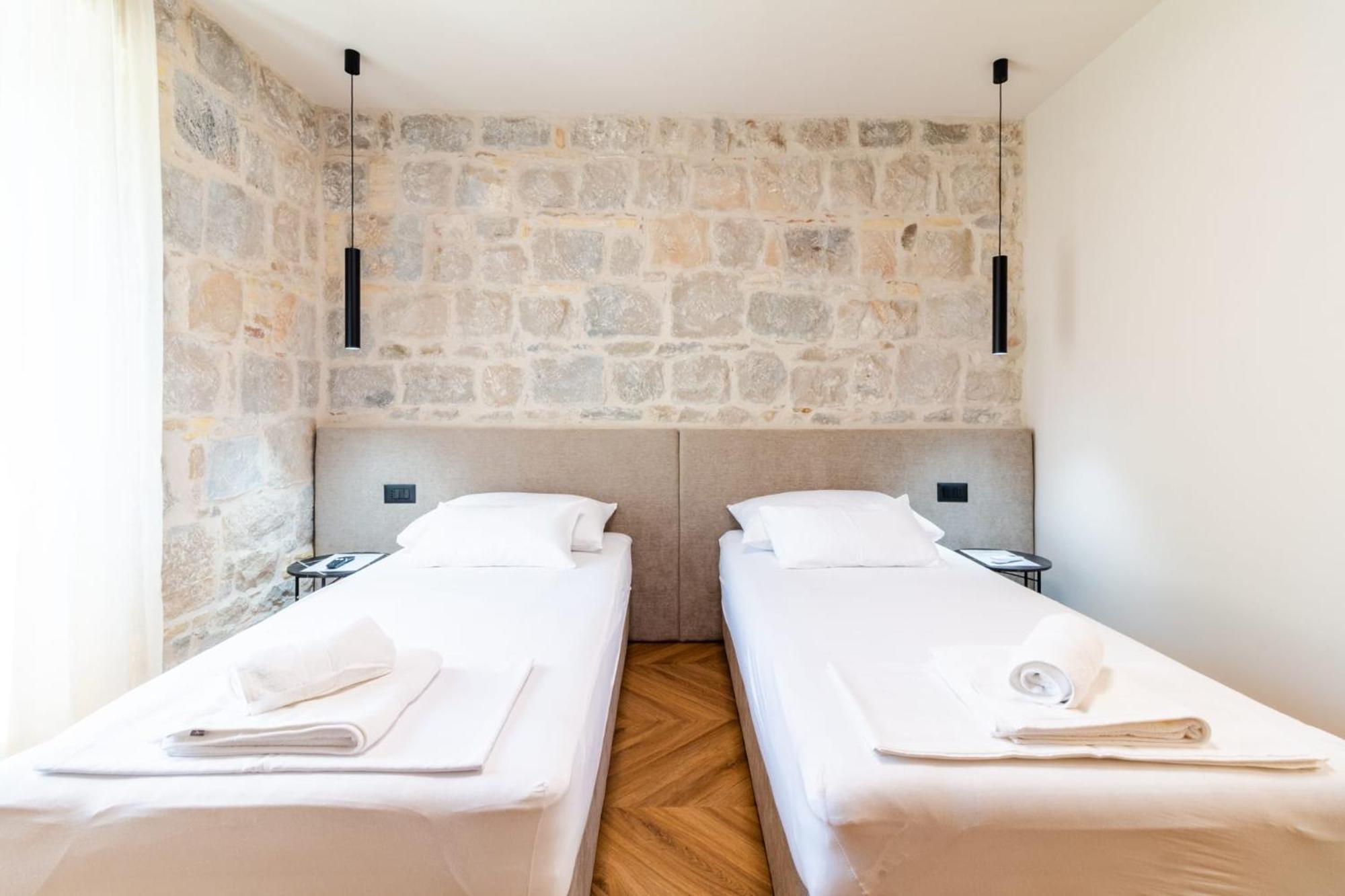 Apartment Centre In Stone House Split Bagian luar foto