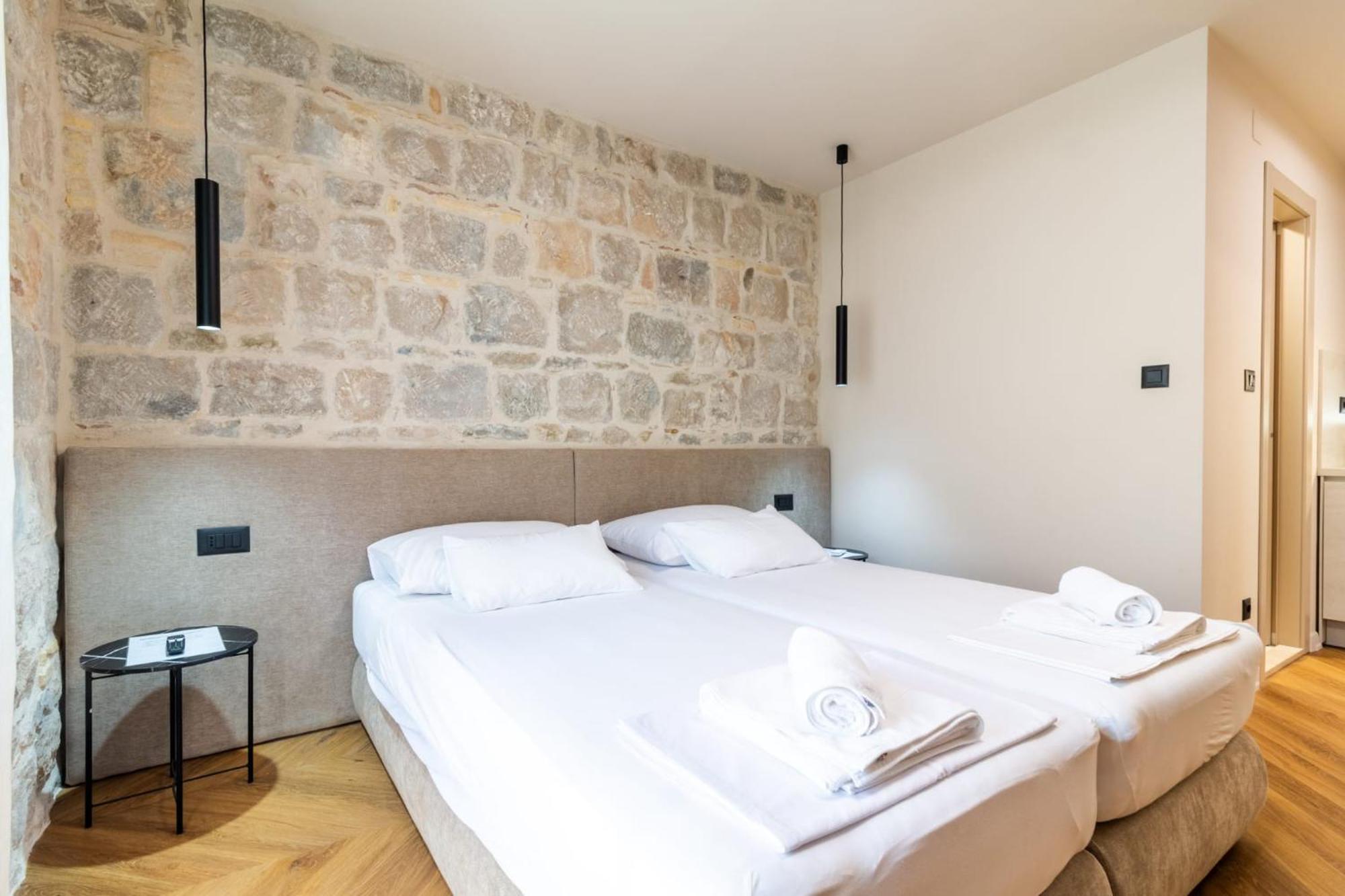 Apartment Centre In Stone House Split Bagian luar foto
